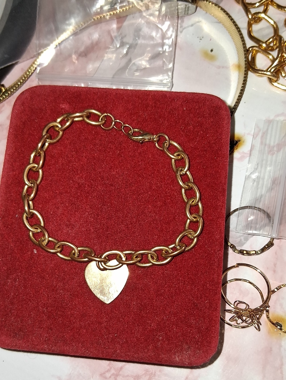 Source Unknown Gold Heart Charm Link Bracelet